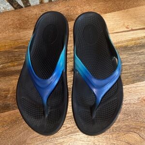Oofos Oolsla Luxe Recovery  women’s size 9 Flip Flop Sandals Atlantis Blue